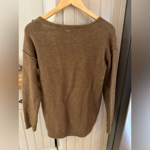 Guess Sweater - Picture 2 of 3